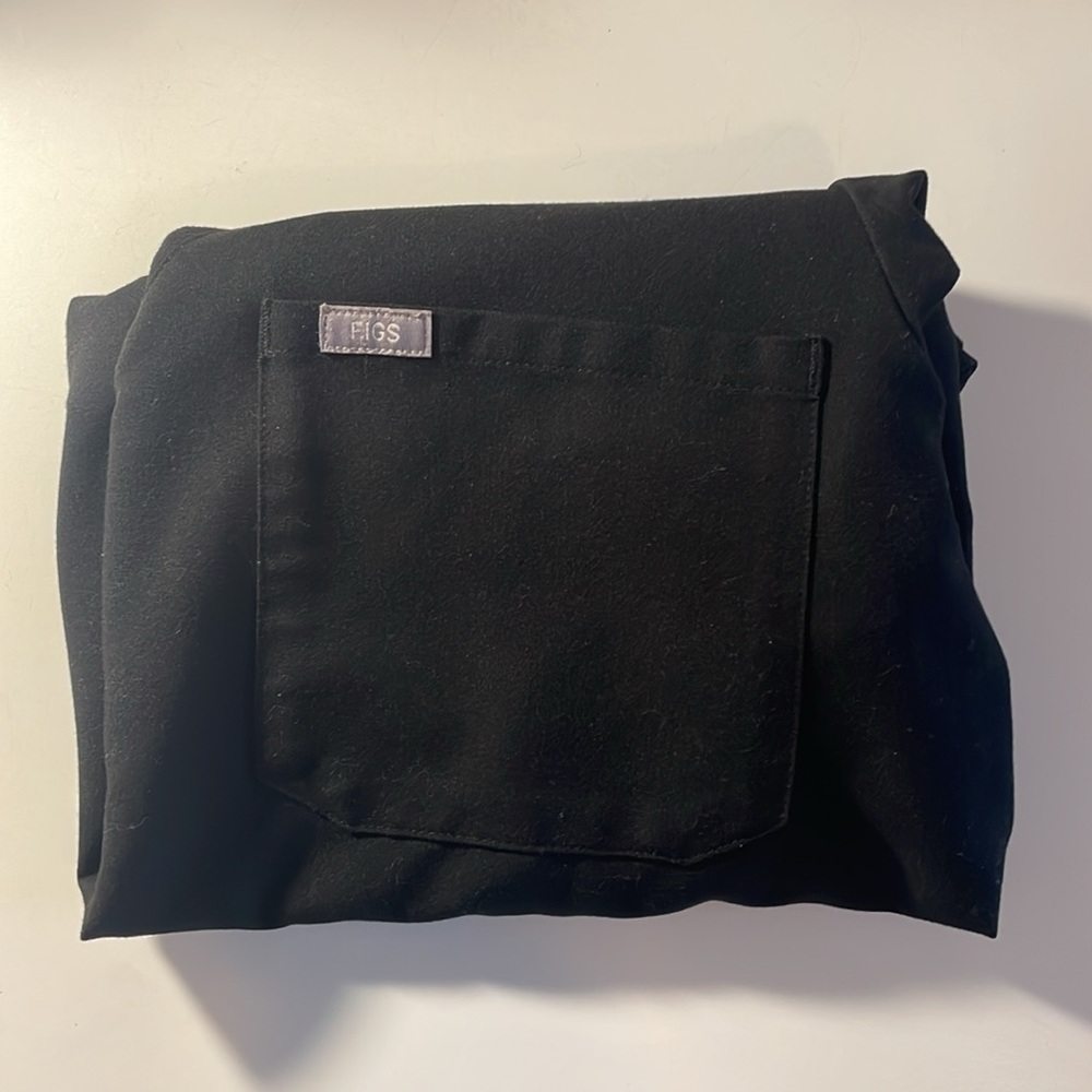 FIGS Black Catarina One-Pocket Scrub Top (M)